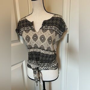 Lucky brand Boho V-neck Patterned short sleeve Top with Tie Detail